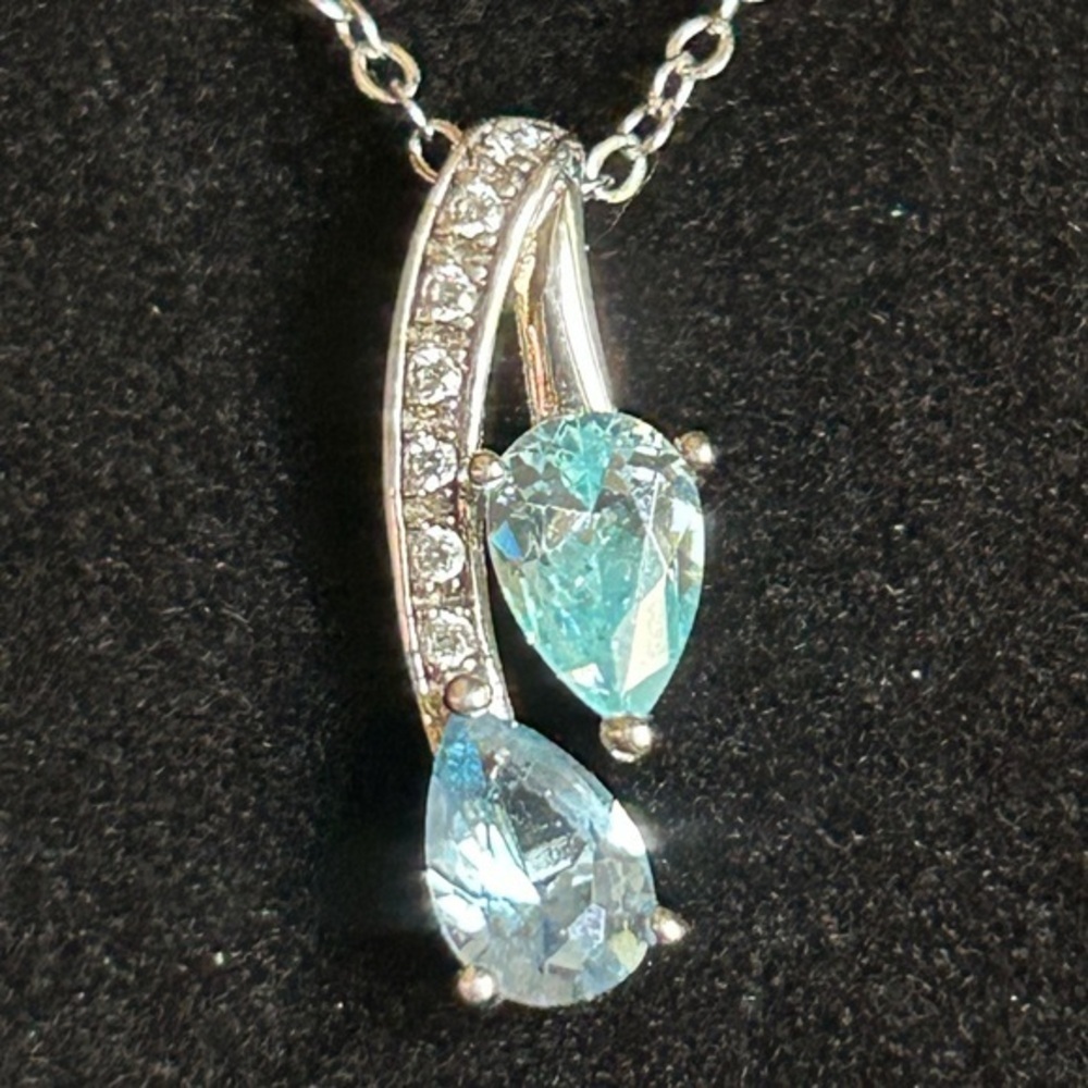 Blue Topaz and Sterling Silver Pendant and Chain - Picture 2 of 9